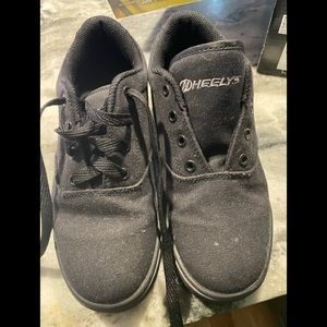 Boy’s Heely’s sneakers
